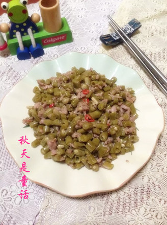 Stir-fried Capers with Pork Moo recipe