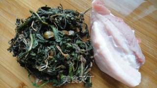 Stir-fried Pork with Dandelion recipe