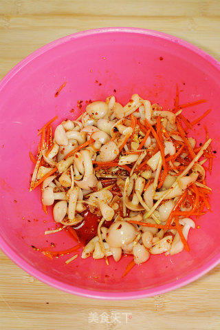 White Jade Mushroom with Cold Sauce recipe