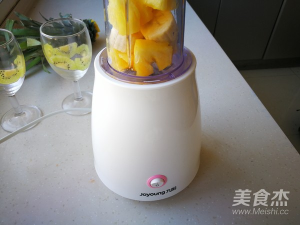 Pineapple Banana Drink recipe