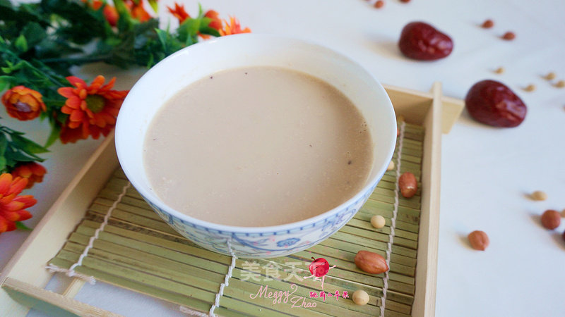 Soy Milk with Soy Beans, Peanuts and Red Dates recipe