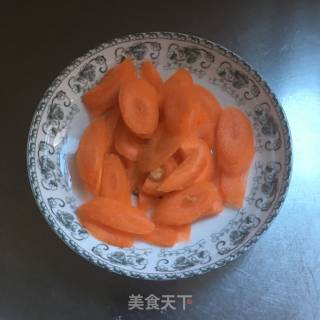 Stir-fried Carrots with Parsley recipe