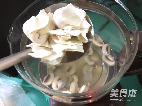 Mushroom Soup and Fresh Meat Wontons recipe
