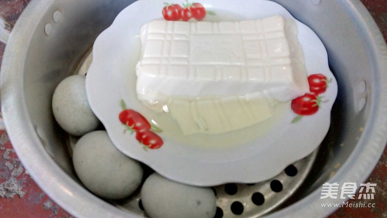 Tofu with Pine Flower Egg and Internal Fat recipe