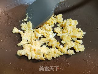 Make A Bowl of Fried Rice with Egg and Amaranth for Children on Dragon Boat Festival recipe