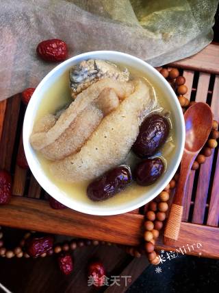 Black-bone Chicken Soup with Bamboo Fungus and Red Dates recipe