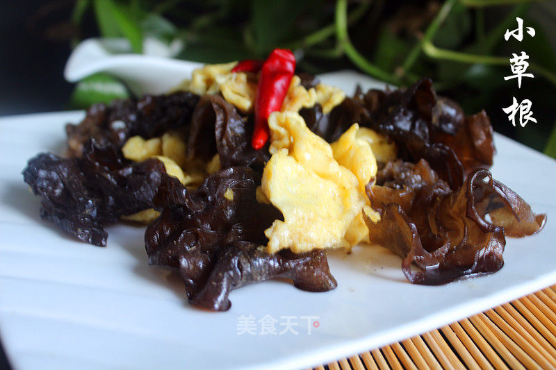 Scrambled Eggs with Home-cooked Fungus recipe