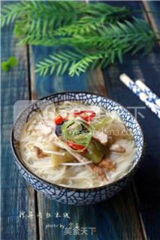 [ten Minutes Delicious Breakfast] Rice Noodles with Mustard and Pork recipe