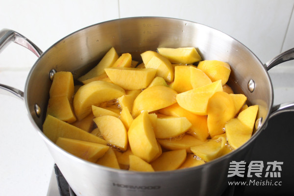 Homemade Canned Yellow Peaches recipe