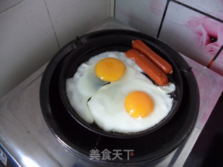 Sizzling Black Pepper Sausage and Eggs recipe