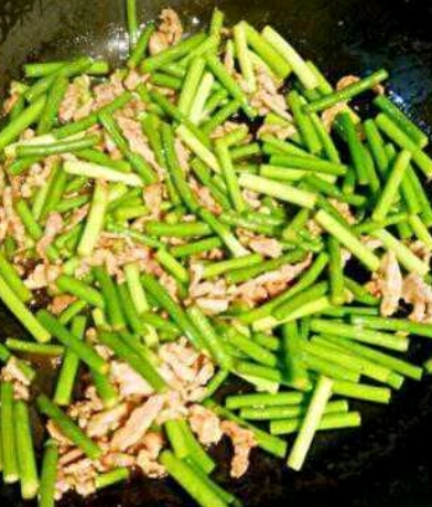 Stir-fried Pork with Garlic Moss recipe