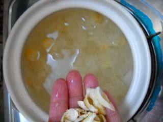 Banana Lily Tremella Soup recipe