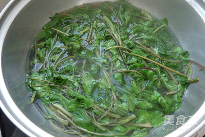 Tea Oil Ginger Mixed with Angelica Seedlings recipe