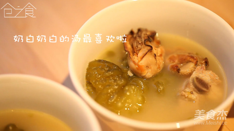 Milky White Milky Bitter Gourd Soup recipe