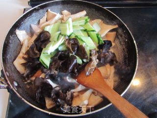 Fried Chicken with Pork Belly and Mushroom recipe