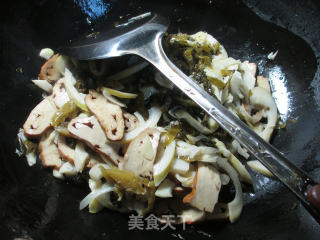 Fried Sauerkraut and Bamboo Shoots recipe