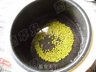 Red Dates, Green Beans and Tremella Soup recipe