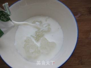 Whitening and Emollient Syrup-red Dates and Papaya Stew with Fresh Milk recipe