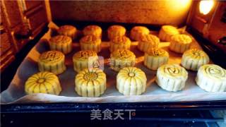 Cantonese-style Moon Cakes recipe