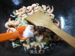 Fried Sea Prawns with Pickled Cabbage recipe