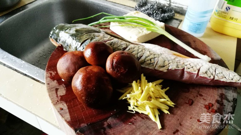 Shiitake Mushroom and Tofu Stuffed Grass Carp recipe