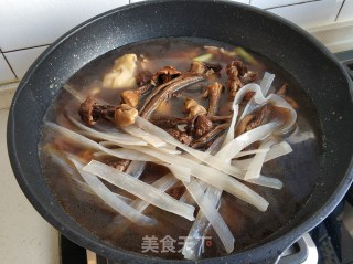 Braised Chicken Drumsticks with Agaricus and Tea Tree Mushroom recipe