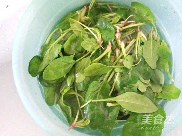 Spinach Congee with Pine Nuts recipe