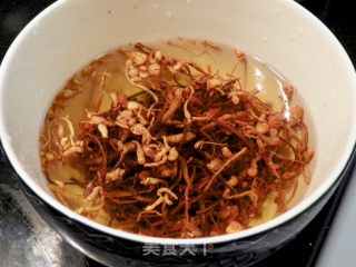 Steam Pot Stewed Mushroom and Cordyceps Young Hen recipe