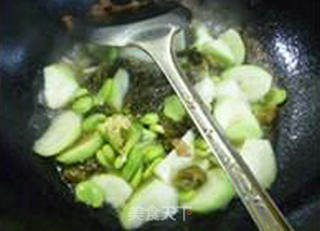 Sauerkraut and Broad Bean Stir-fried Night Flowering recipe