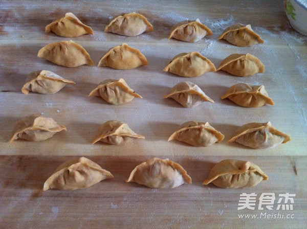 Chinese Wolfberry Noodles and Leek Stuffed Dumplings recipe