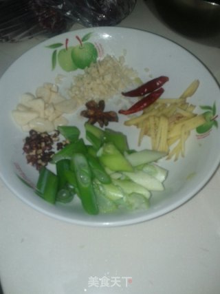 Hand-made Noodles are Also Steamed in The Sauna-----simmered Noodles with Beans and Ribs recipe