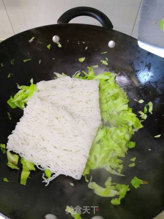 Stir-fried Rice Noodles with Cabbage recipe