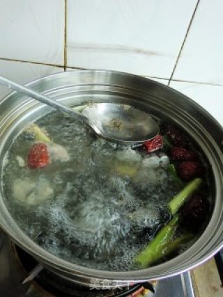 Red Dates and White Fungus Black-bone Chicken Soup recipe