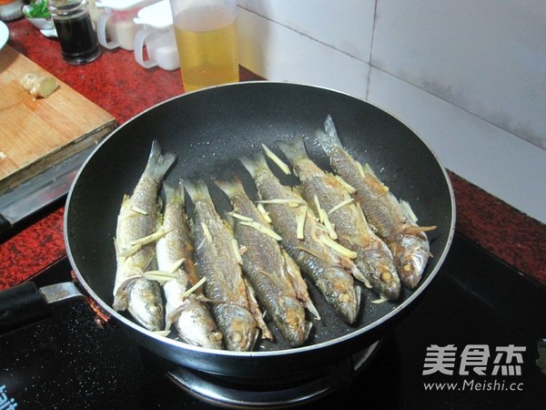 Braised Pointed Fish with Olive Vegetables recipe