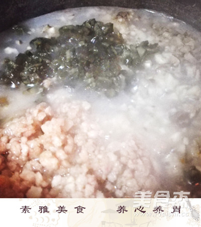 Dried Preserved Egg and Lean Meat Porridge recipe