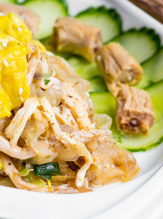 Shredded Chicken with Jellyfish and Red Onion Head recipe