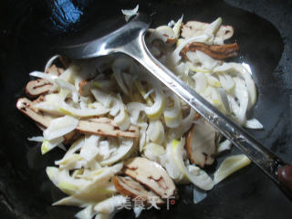 Fried Sauerkraut and Bamboo Shoots recipe