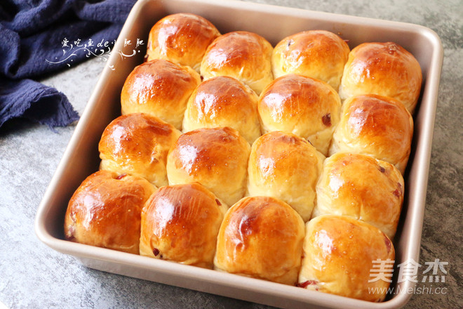 Cranberry Milk Steak Bun recipe