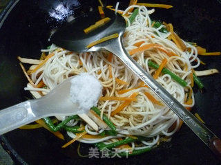 Carotene Fried Noodles recipe