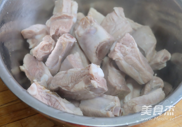 Stewed Pork Ribs with Lotus Root and Carrots recipe