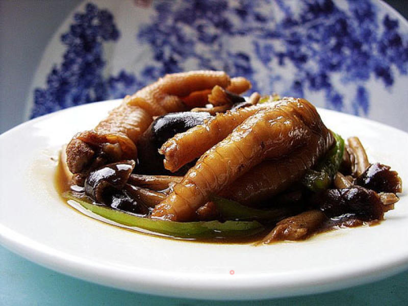 Beauty Dish-----tea Tree Mushroom Grilled Chicken Feet recipe