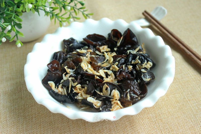 #凉饭菜#black Fungus Mixed with Shrimp Skin recipe