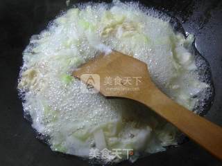 Rippled Noodles with Tomato and Cabbage recipe