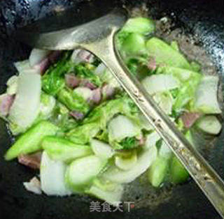 Stir-fried No. 5 Dishes with Bacon and Loofah recipe