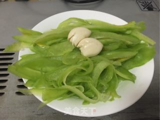 Stir-fried Bitter Gourd with Salted Egg White recipe