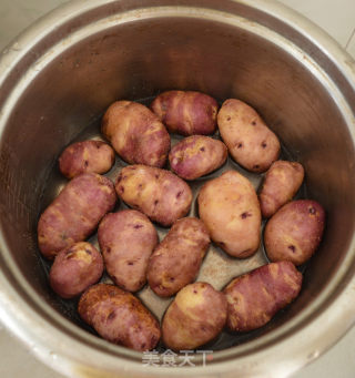 Fried Potatoes with Soy Sauce and Chopped Green Onion recipe