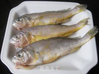 Oil Tofu Small Yellow Croaker in Casserole recipe