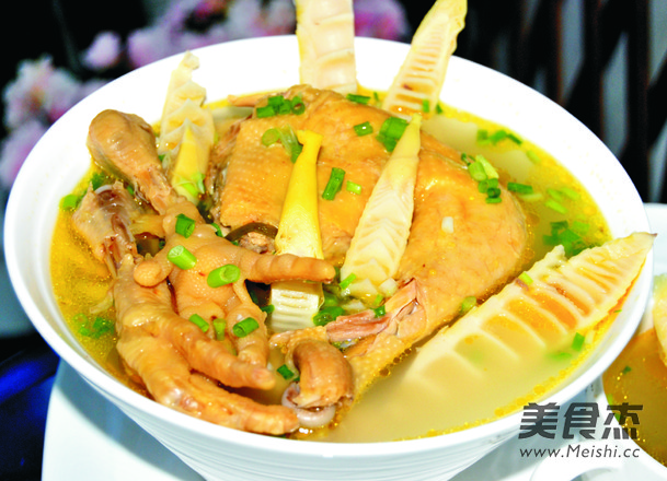 Stewed Chicken Soup with Spring Bamboo Shoots recipe