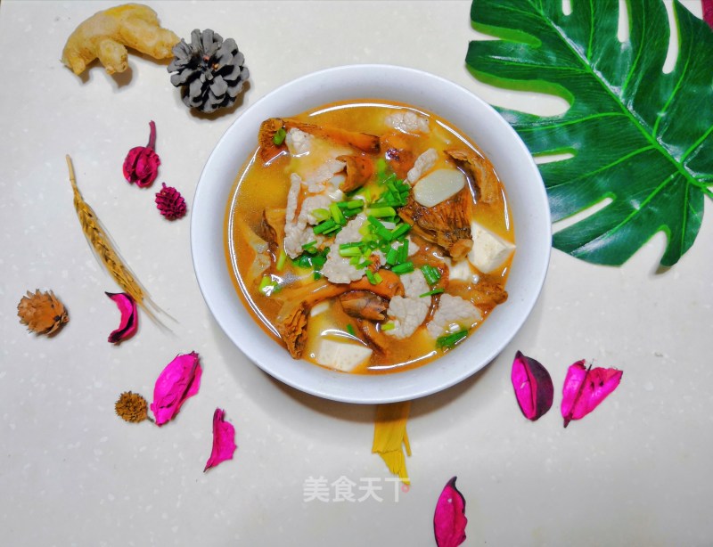 Tasty Wild Pine Mushroom Tofu Pork Soup recipe