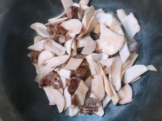 Stir-fried King Pleurotus with Sausage recipe